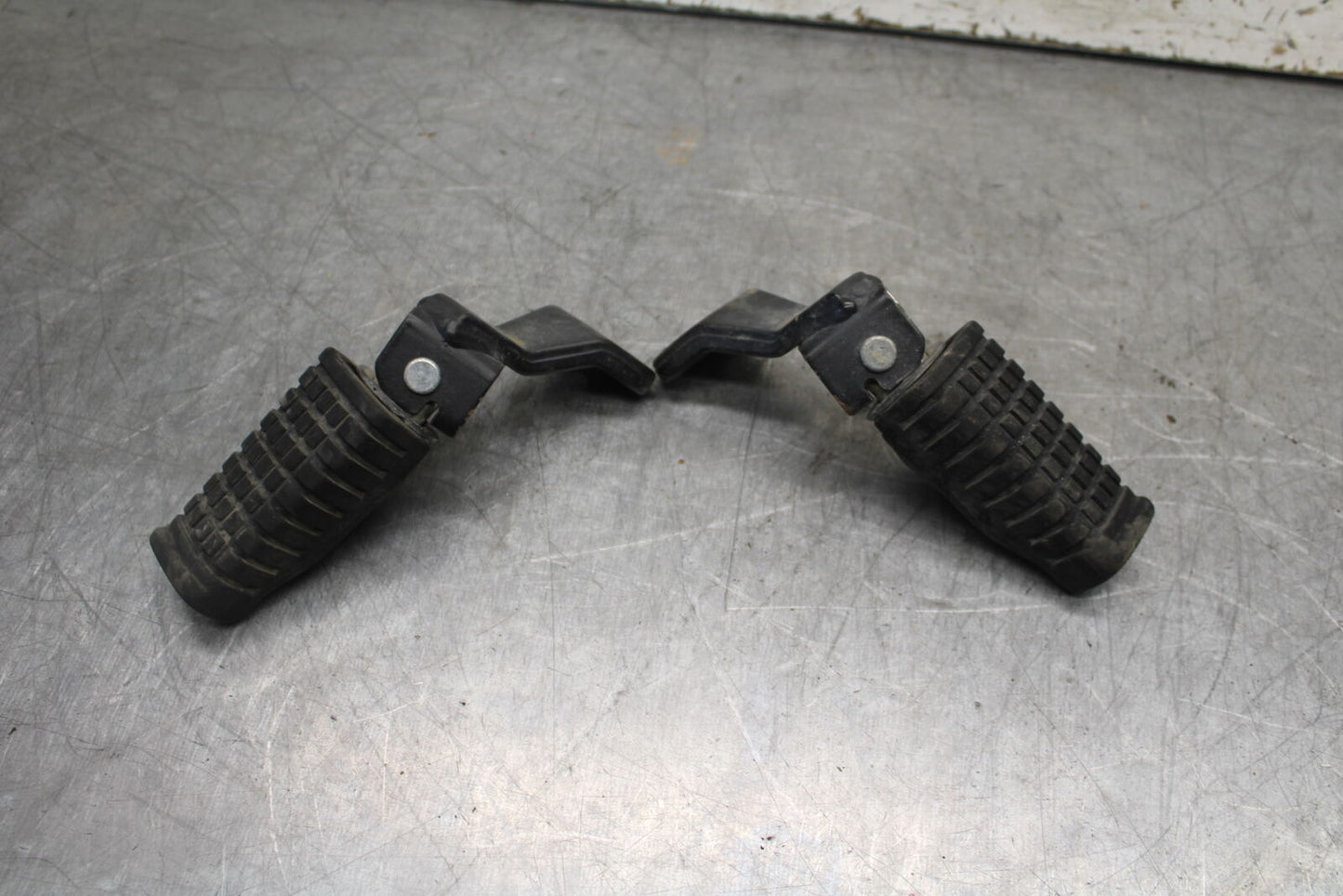 08-18 KAWASAKI KLR650 FRONT FOOT RESTS PEGS STEPS SET PAIR BB707