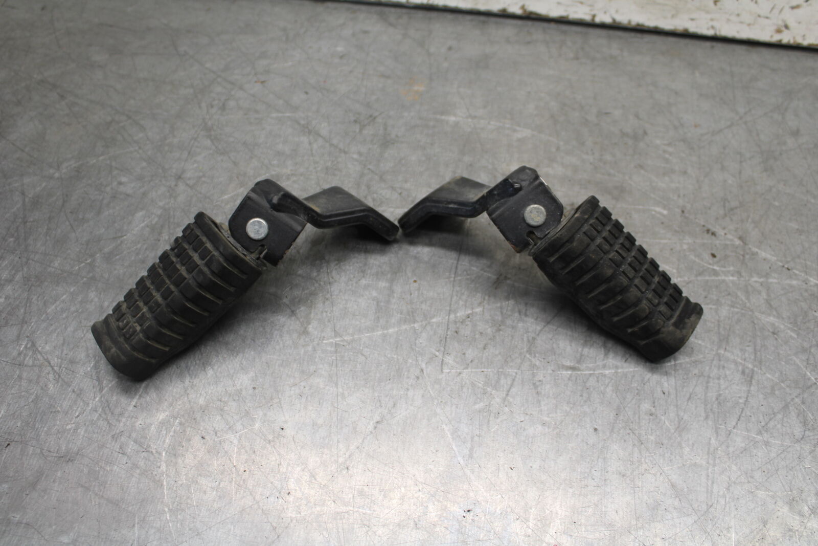 08-18 KAWASAKI KLR650 FRONT FOOT RESTS PEGS STEPS SET PAIR BB707