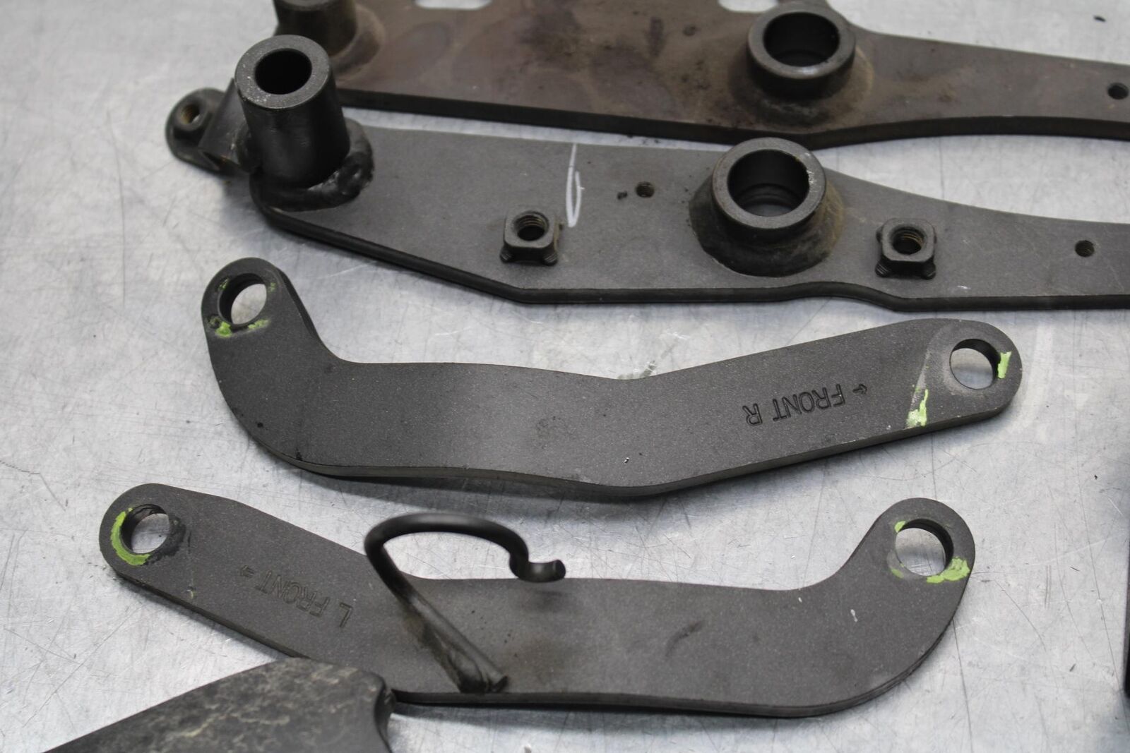 20 KAWASAKI Z400 ER400 ABS ENGINE MOUNT MOTOR BRACKET BB586