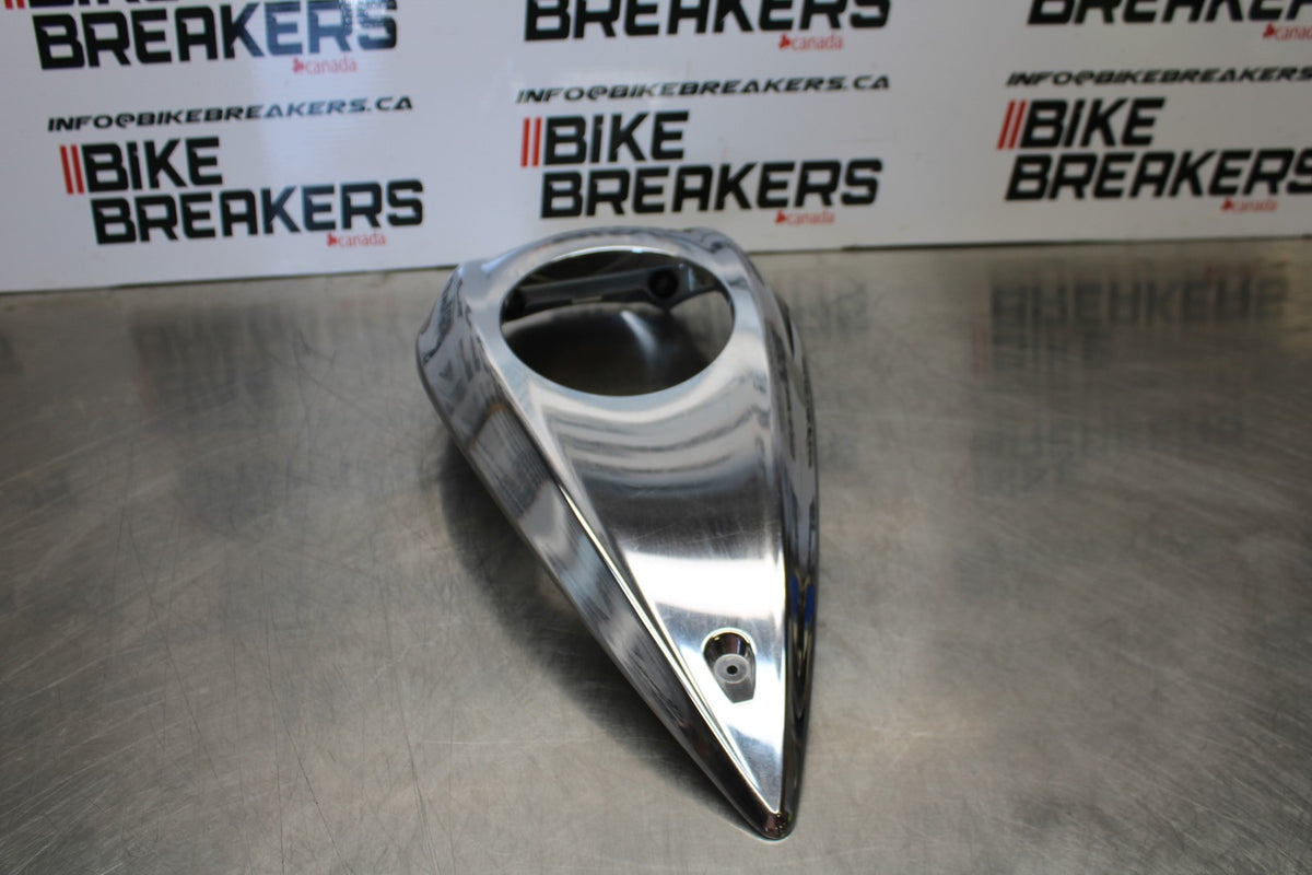 09 YAMAHA V STAR 950 GAS TANK CAP COVER TRIM PANELCOWL FAIRING BB172