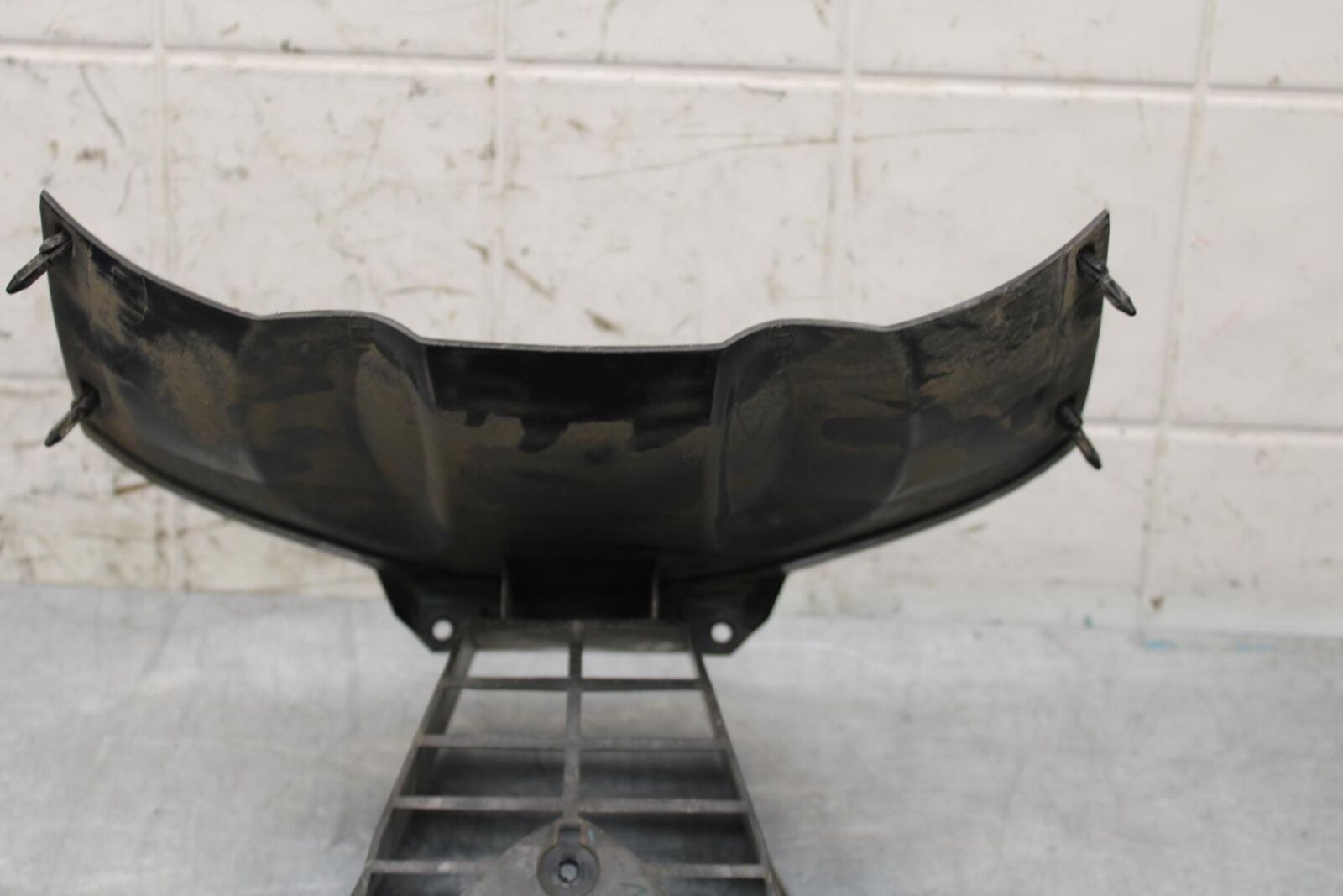2006 Yamaha YZF R6 FRONT CENTER COWL FAIRING BB560