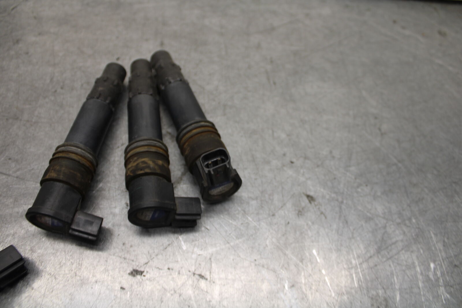 05-06 SUZUKI GSXR1000 IGNITION COILS COIL SPARK PLUG CAPS 33410-35F10 BB677