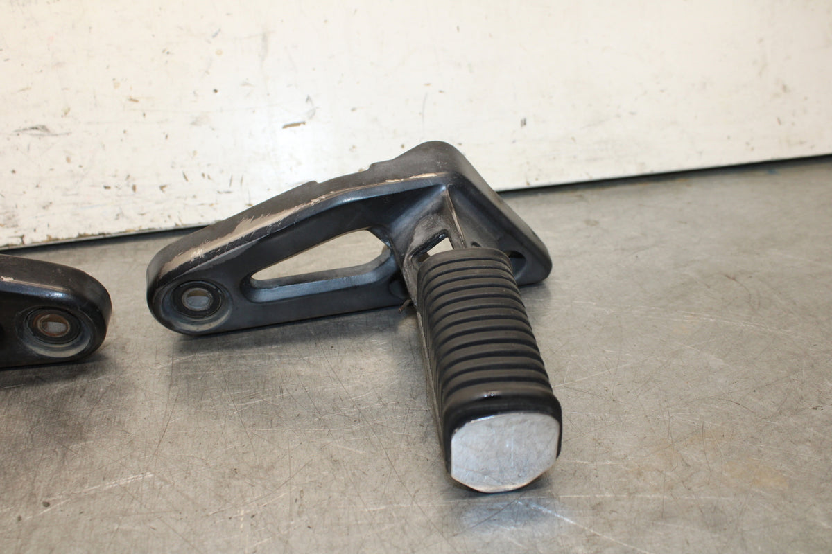 85-86 SUZUKI MADURA 1200 REAR PASSENGER FOOT STEP PEG  BB691