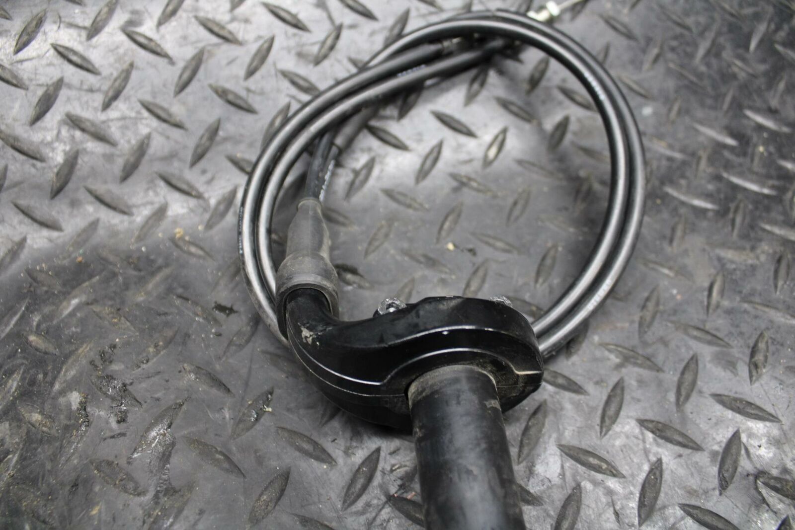 09-14 YAMAHA YZF R1 THROTTLE CABLE LINE HOUSING GUIDE TUBE BB196