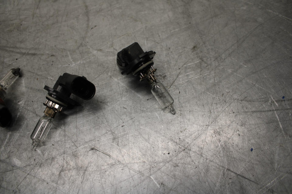 08-09 SUZUKI GSXR600 HEADLIGHT BULBS BB468