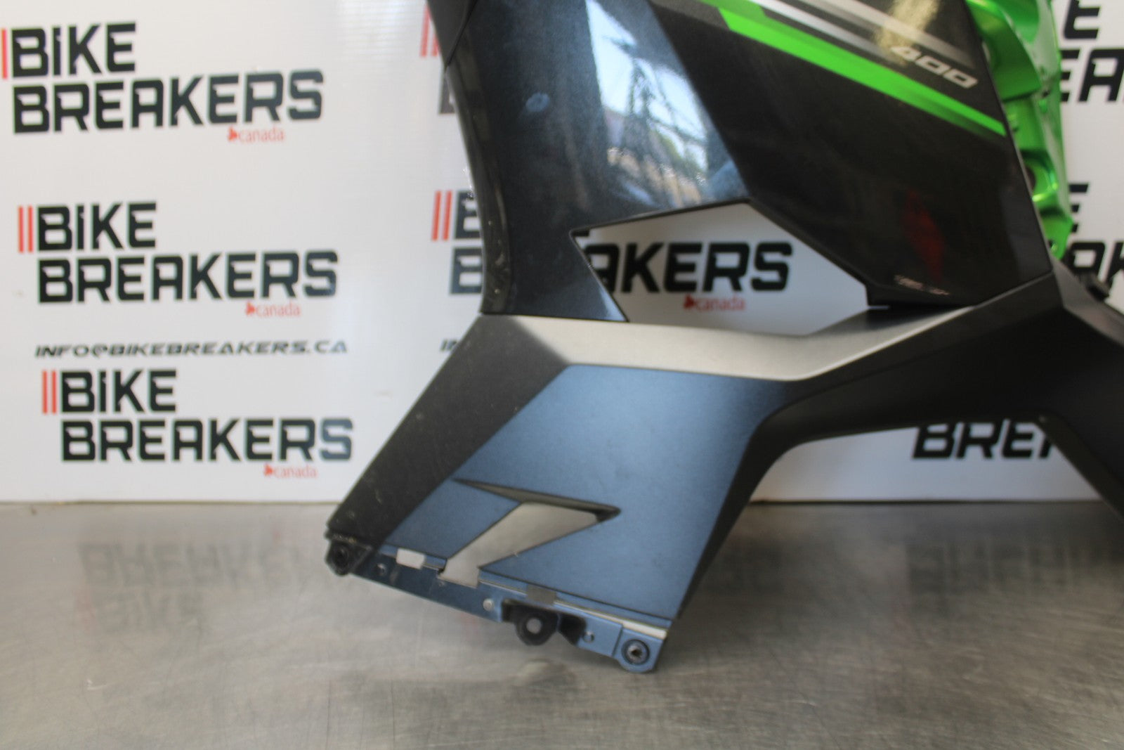 18-23 KAWASAKI NINJA 400 EX400 LEFT MID UPPER SIDE FAIRING COWL PLASTIC BB192