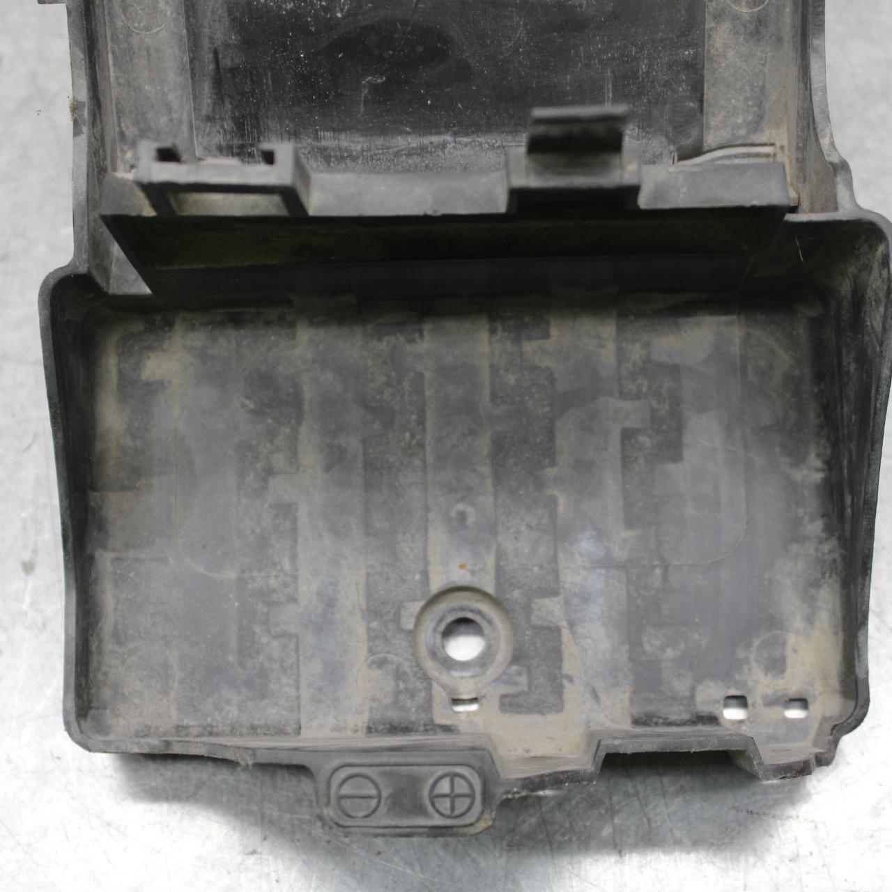 06-07 SUZUKI GSXR750 REAR BACK TAIL UNDERTAIL BATTERY TRAY PLASTIC BB645