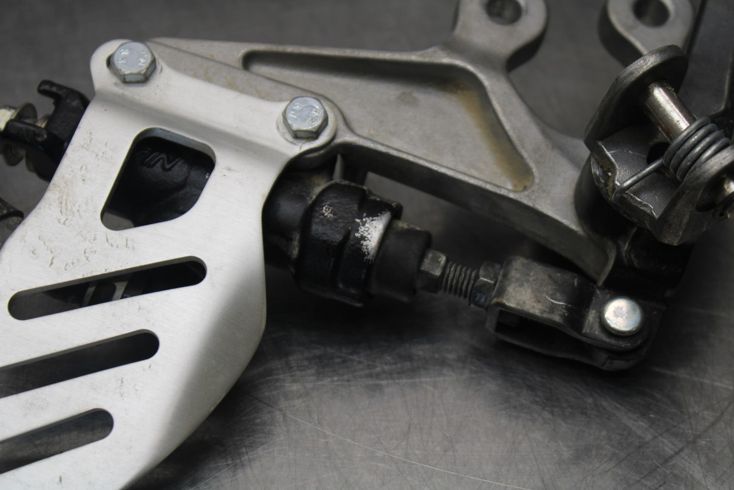 11-22 SUZUKI GSXR 600  RIGHT REARSET REAR SET DRIVER FOOT PEG REST STOP BB193