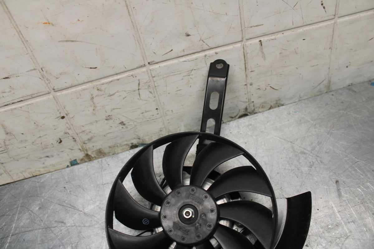 18-21 YAMAHA XSR700 ENGINE RADIATOR COOLING FAN bb475