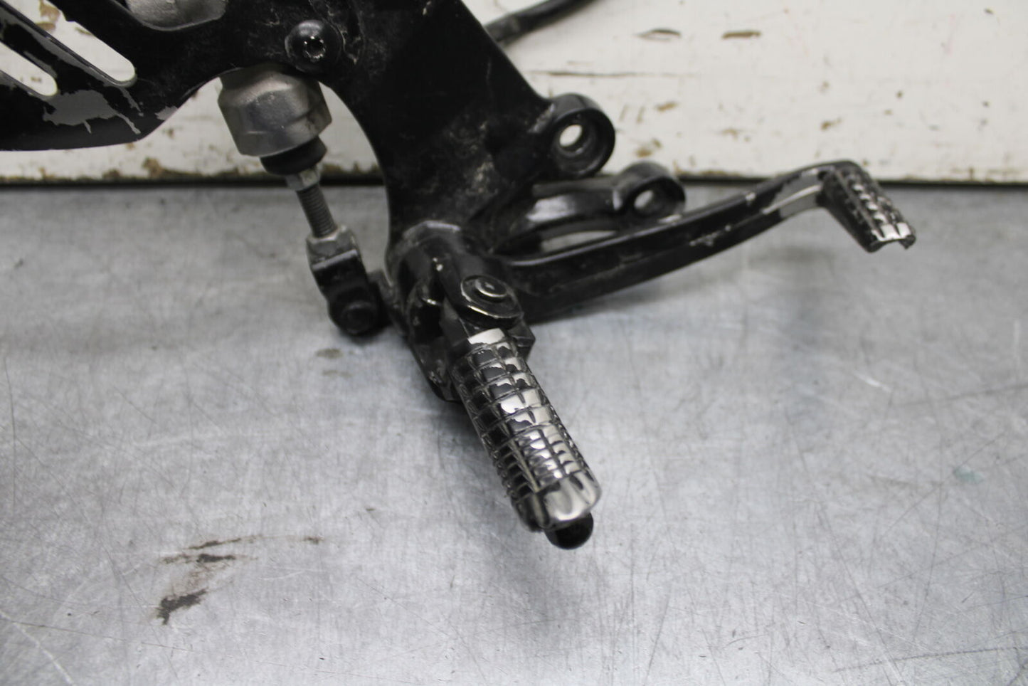 08-09 SUZUKI GSXR600 RIGHT REARSET REAR SET DRIVER FOOT PEG REST STOP BB728