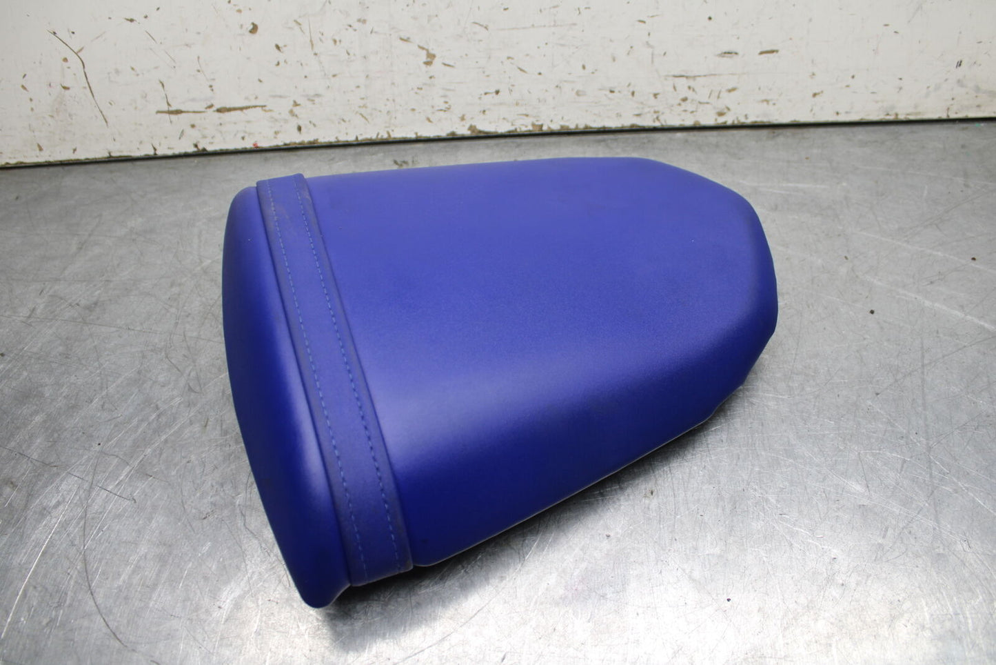 05-06 SUZUKI GSXR1000 REAR BACK PASSENGER TANDEM SEAT PAD SADDLE PILLION BB172