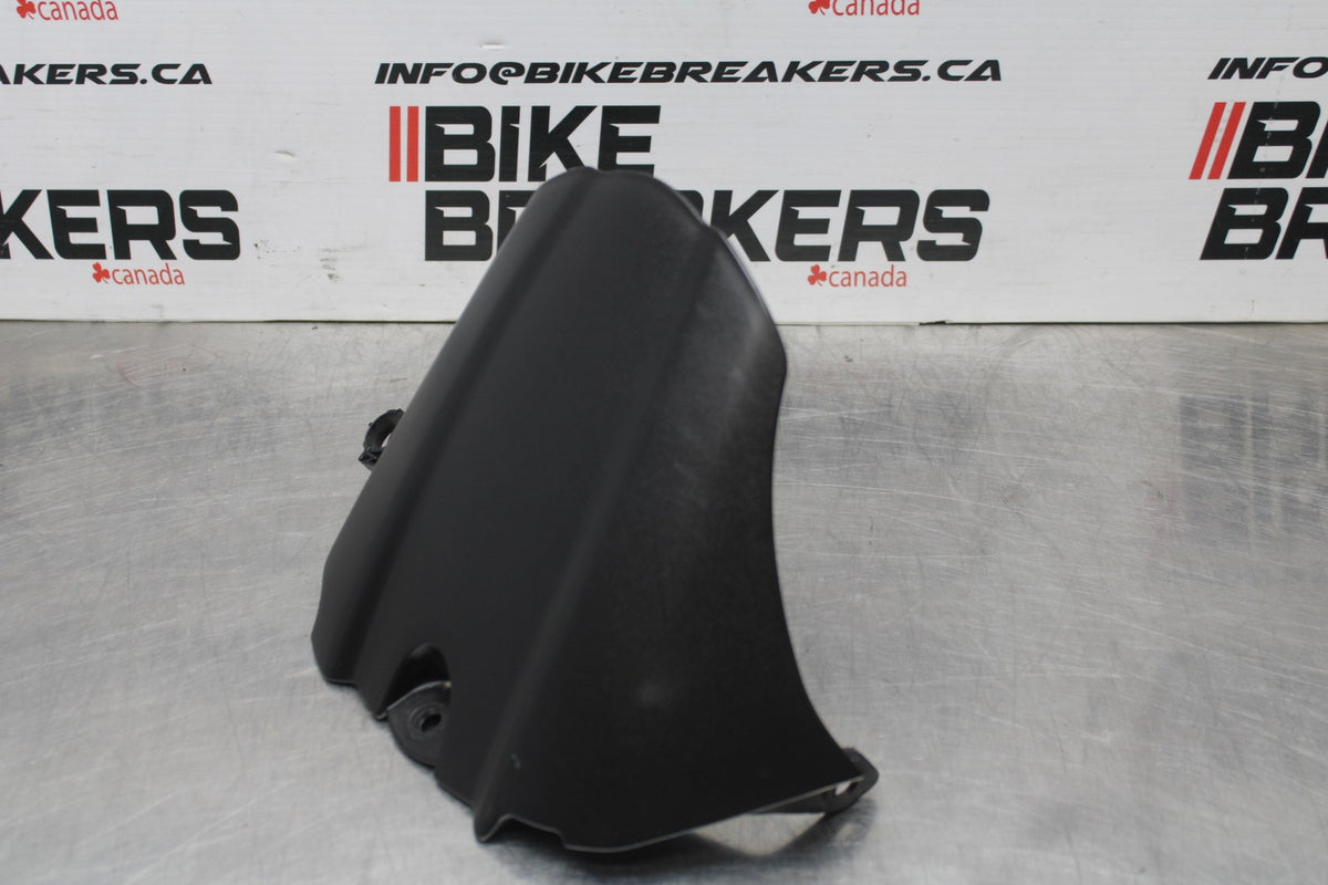 05-06 SUZUKI GSXR1000 REAR BACK WHEEL TIRE HUGGER FENDER BB857