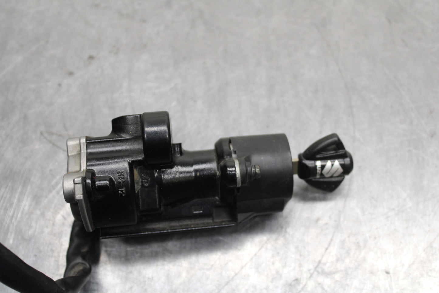 11-17 SUZUKI GSXR600 IGNITION LOCK W KEY BB132