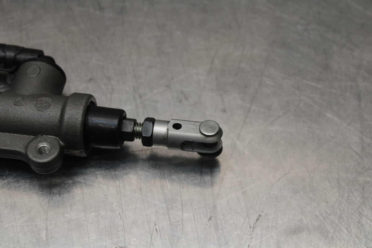 18 YAMAHA YZF R1  REAR BACK BRAKE MASTER CYLINDER W RESERVOIR BB838