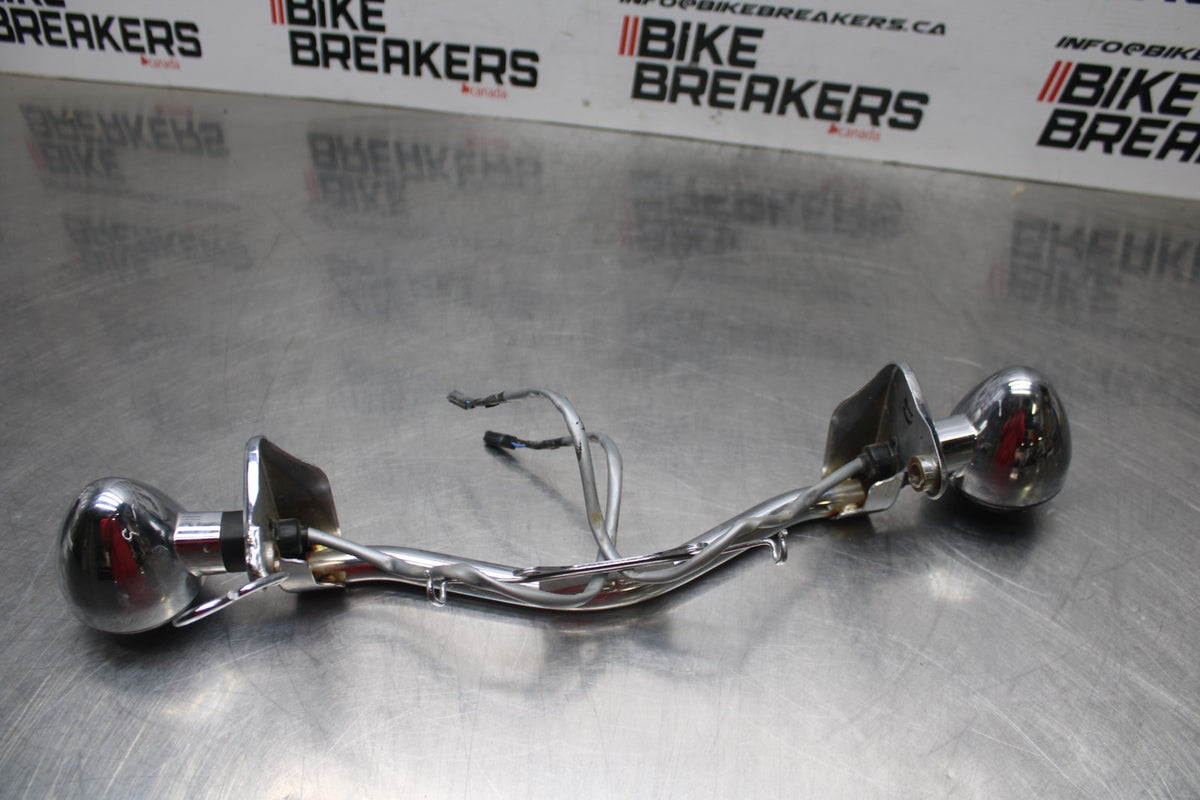 06 KAWASAKI VULCAN 900 FRONT TURN SIGNAL BAR MOUNT BRACKET BB799