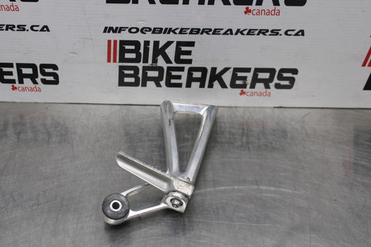 03-05 YAMAHA YZF R6  RIGHT REAR BACK PASSENGER PEG BB793