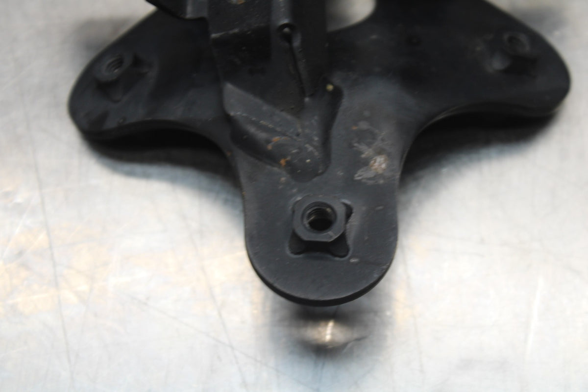 2006 Suzuki Boulevard C90 FRONT HEADLIGHT LIGHT MOUNT BRACKET BB849
