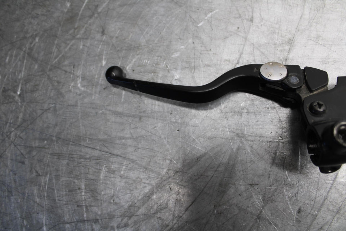21 HUSQVARNA VITPILEN 401 CLUTCH PERCH MOUNT WITH LEVER  BB467
