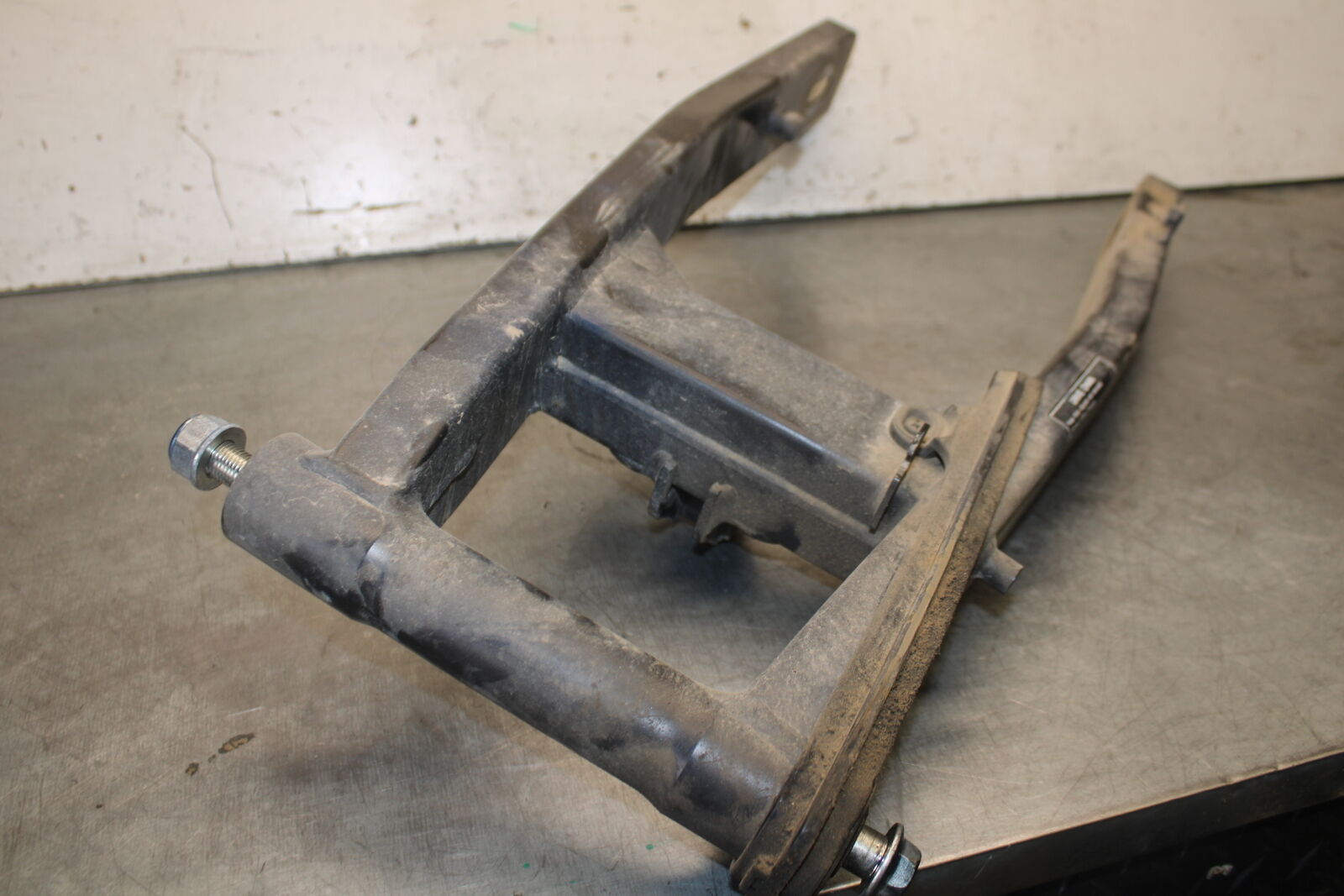13-15 HONDA CBR500R REAR SWINGARM BACK SUSPENSION SWING ARM 52200-MGZ-J00 BB704