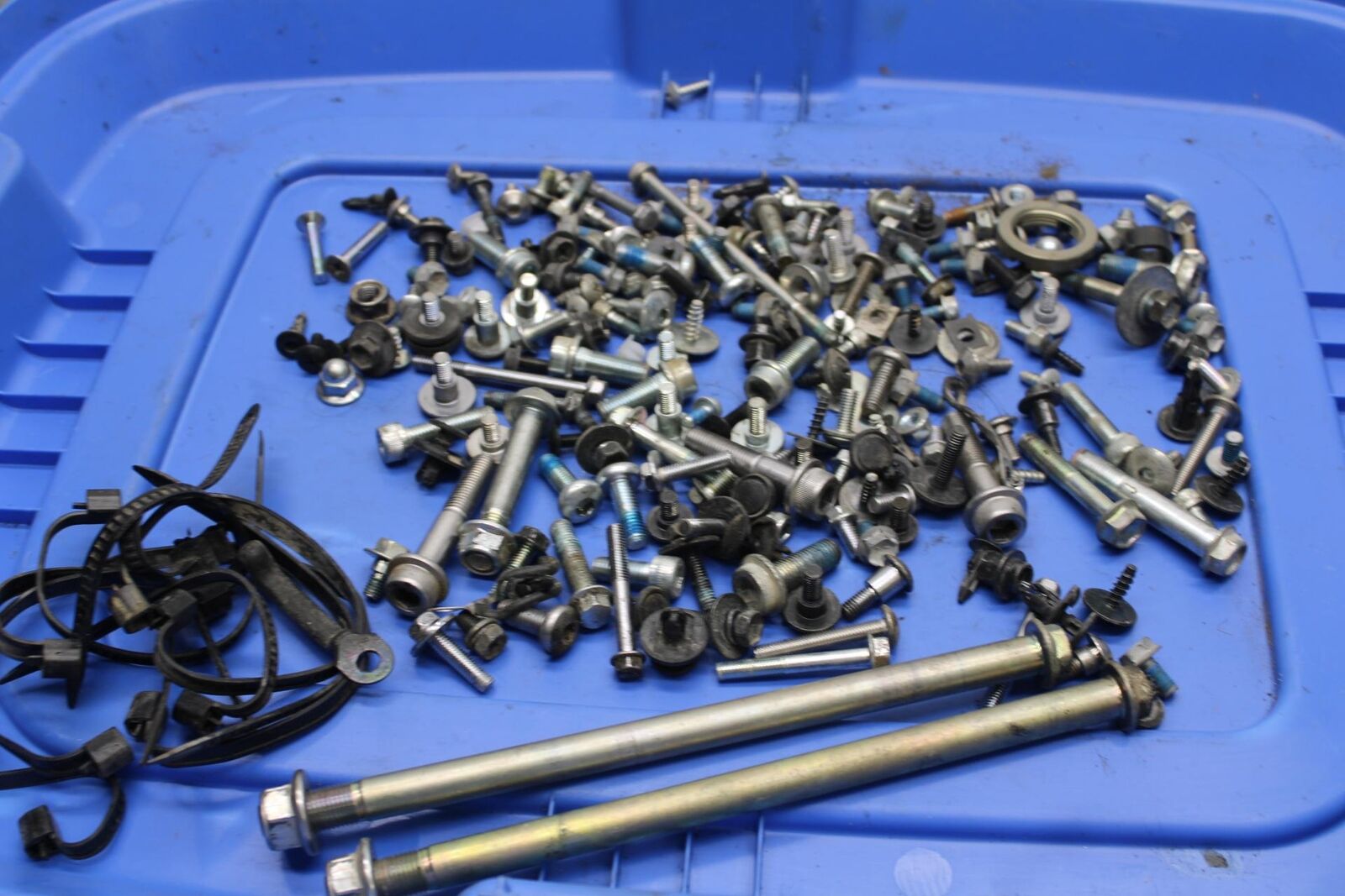 09-16 SUZUKI GSXR1000 MISCELLANEOUS MOUNTING BOLTS HARDWARE SCREWS BB642
