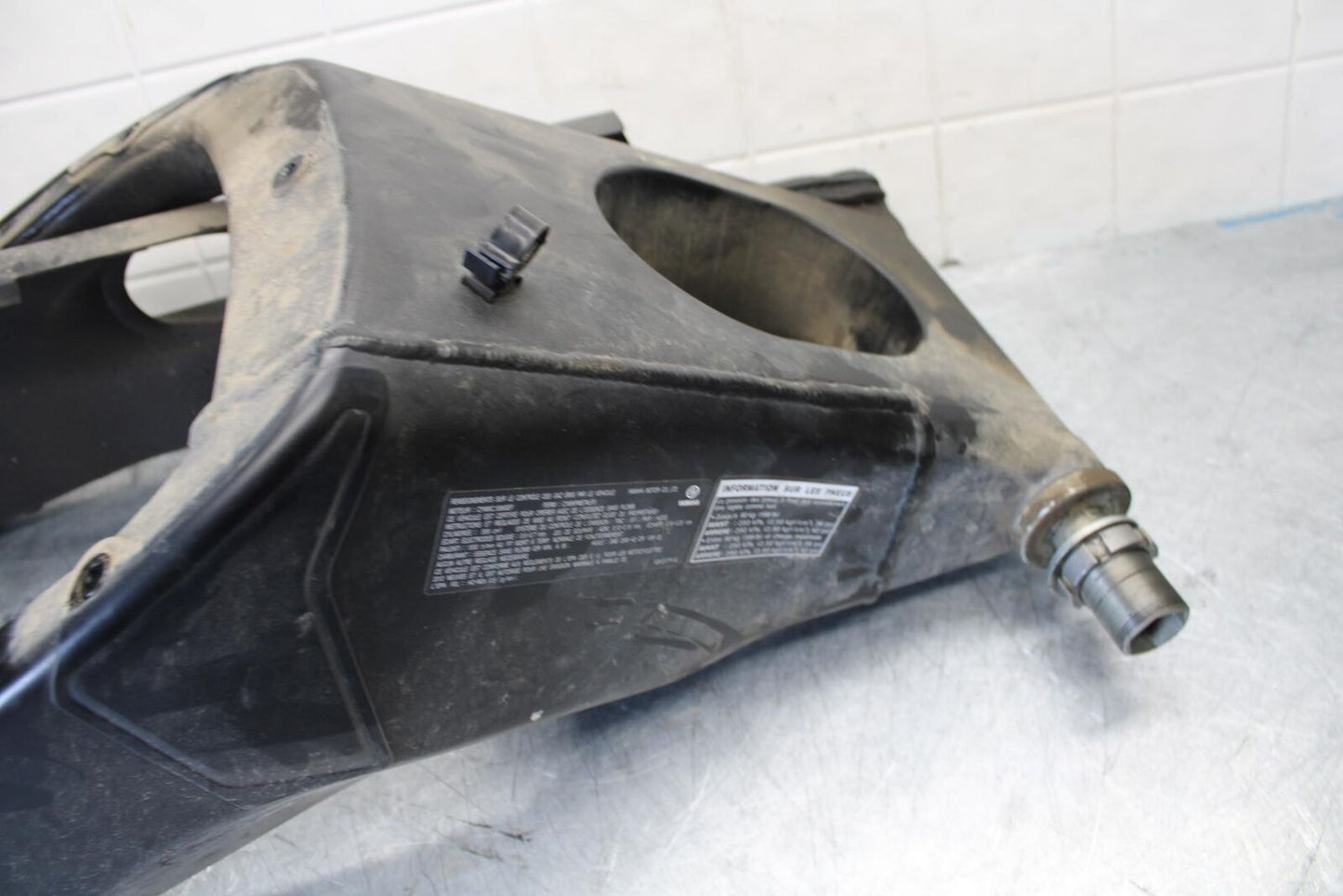 08-16 YAMAHA YZF R6 REAR SWINGARM  SUSPENSION SWING ARM 13S-22110-00-00 BB436
