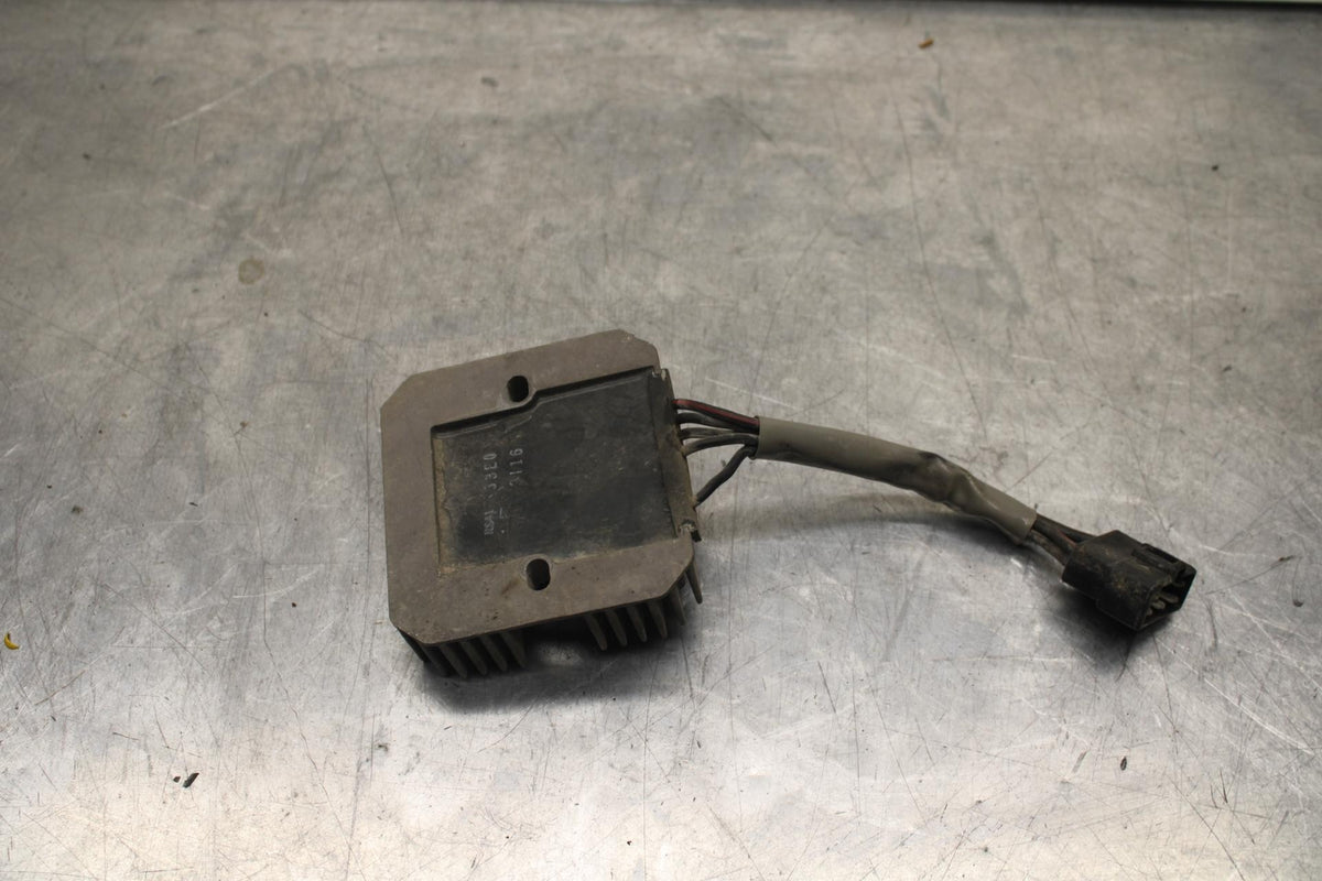 1999 Suzuki GSXR600 RECTIFIER VOLTAGE REGULATOR 32800-44D11 BB608