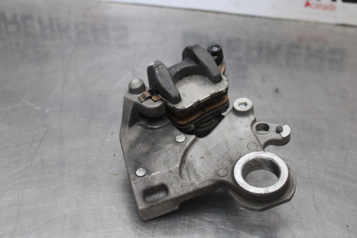 17 YAMAHA YZF R6 REAR BACK BRAKE CALIPER W MOUNT BRACKET BB922