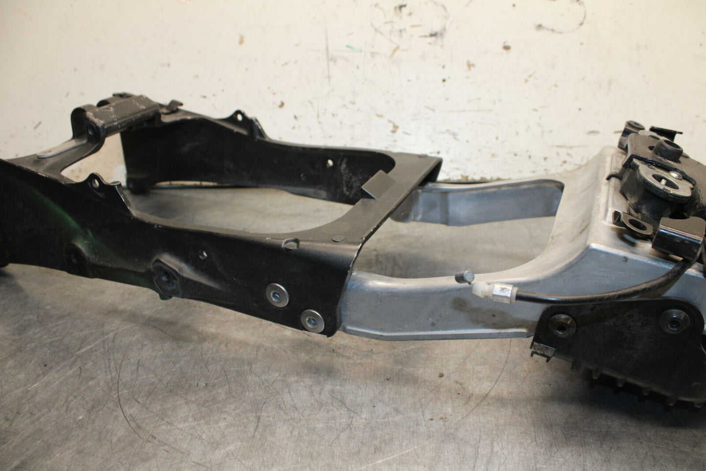 13-17 KAWASAKI NINJA ZX6R ZX636E REAR SUBFRAME BACK SUB FRAME BB735