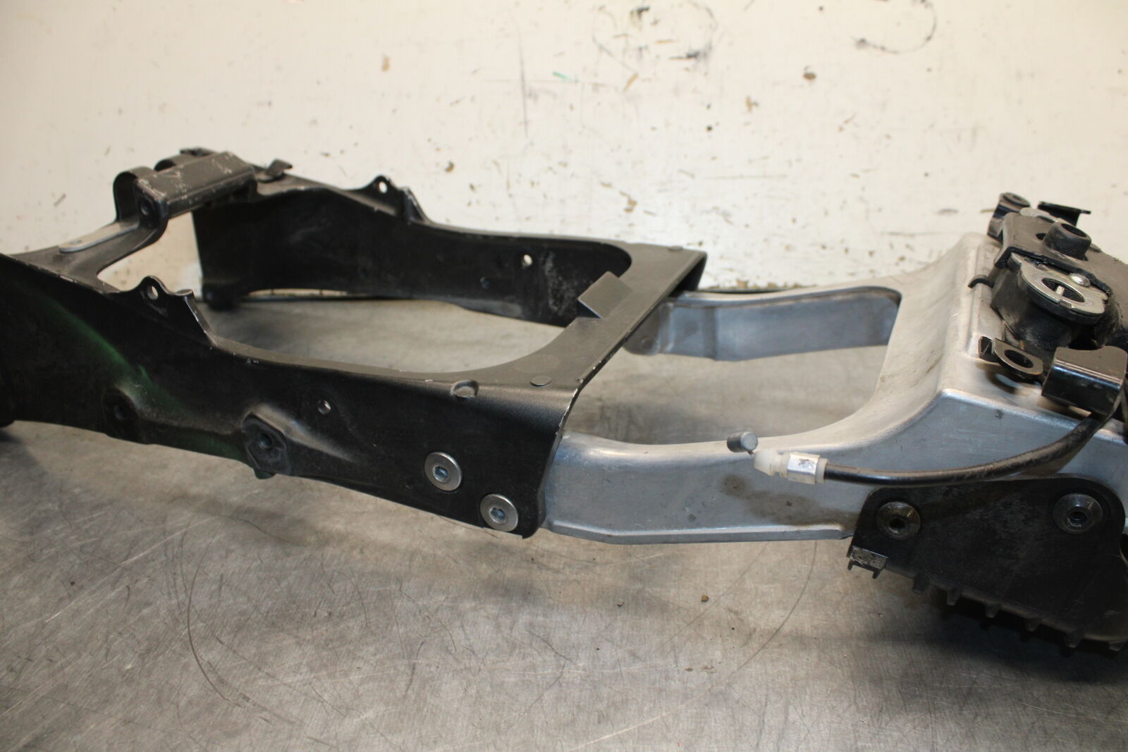 13-17 KAWASAKI NINJA ZX6R ZX636E REAR SUBFRAME BACK SUB FRAME BB735