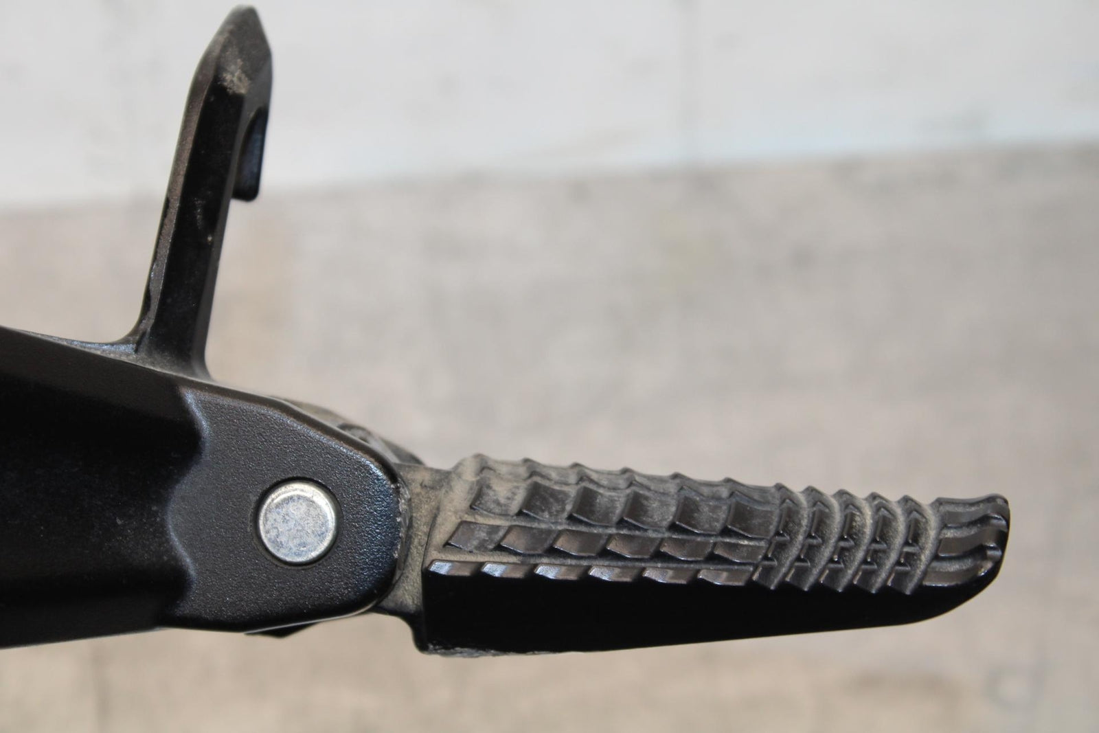 2015 Suzuki GSXR750 LEFT REAR BACK PASSENGER PEG BB595