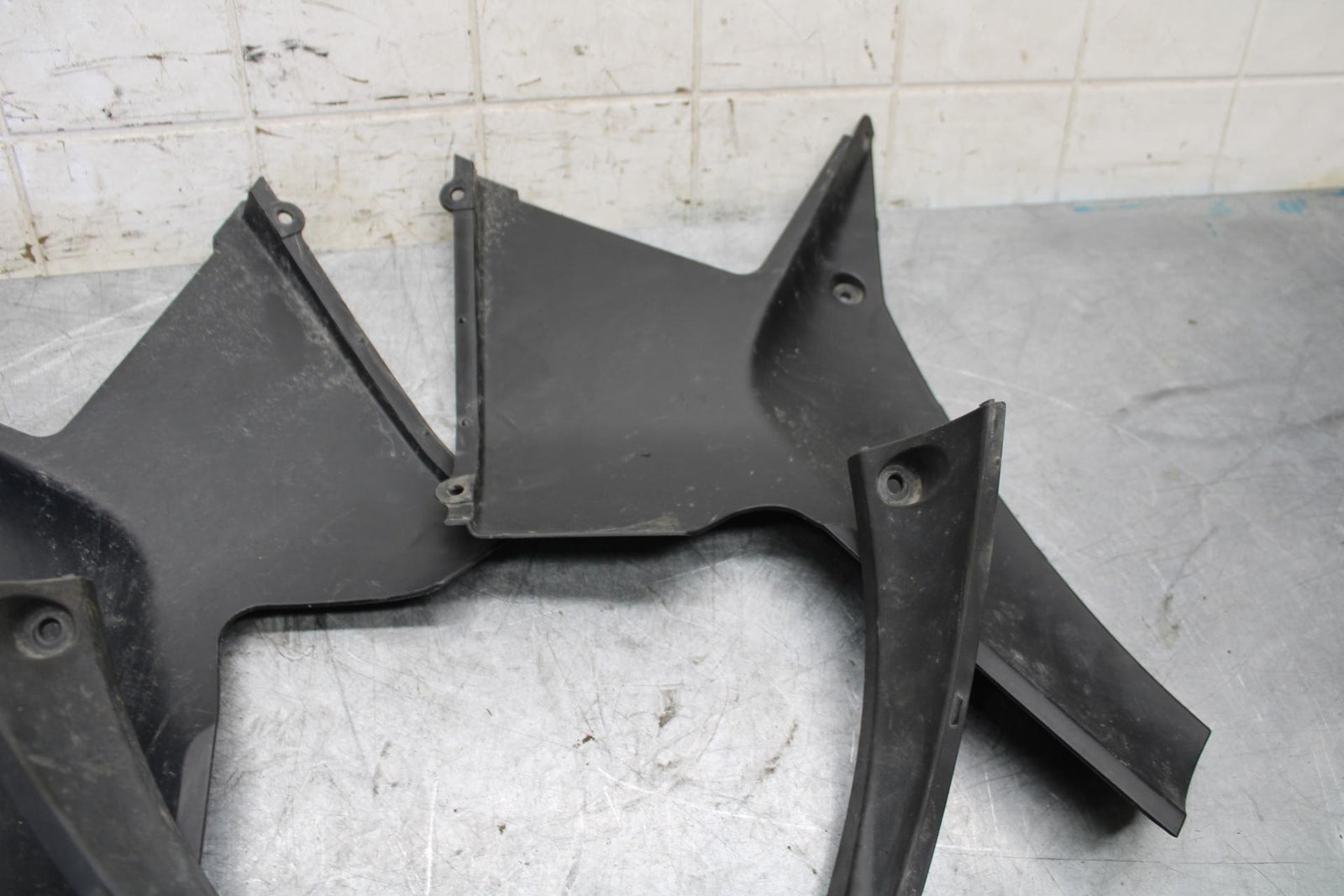 2015 Yamaha YZF R3  INNER FAIRINGS COWLS PANELS TRIMS 1WD-XF83M-30-P1 BB526
