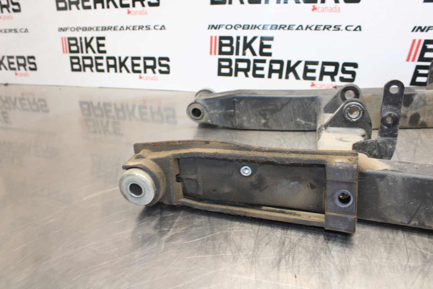 09-15 YAMAHA FZ6R REAR SWINGARM BACK SUSPENSION SWING ARM BB161