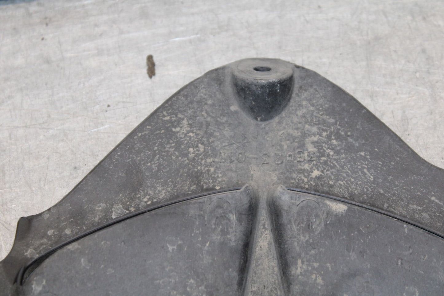 09-12 KAWASAKI NINJA ZX6R ZX600R REAR BACK WHEEL TIRE HUGGER 35023-0171 BB656