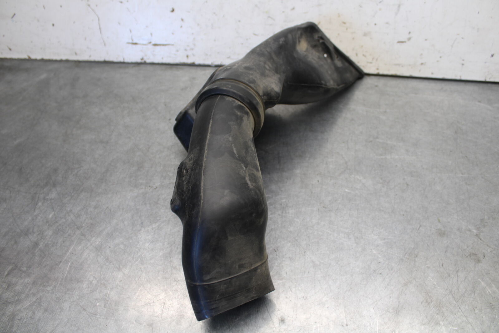 05-06 HONDA CBR600RR LEFT RAM AIR INTAKE DUCT TUBE  BB689