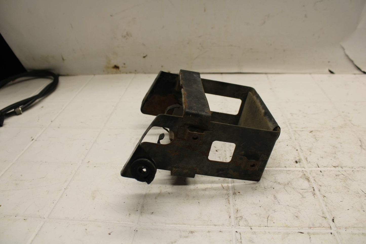 88-89 SUZUKI GSXR750J BB24 REAR BACK TAIL UNDERTAIL BATTERY TRAY PLASTIC BB15