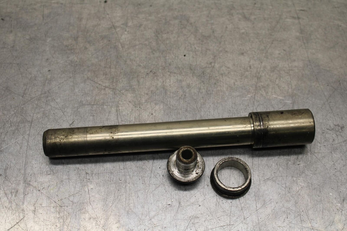 2011 Suzuki GSXR1000 FRONT WHEEL RIM AXLE PIVOT BOLT 54711-41G10 BB96