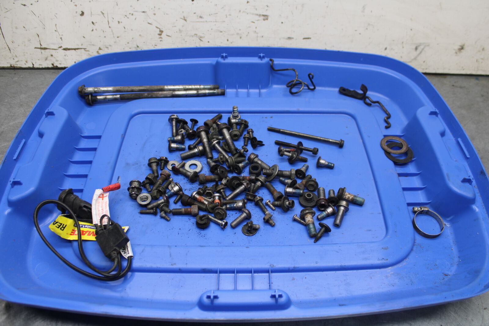 05-06 SUZUKI GSXR1000 ENGINE MOUNTING BOLTS HARDWARE MOTOR SCREWS BB113
