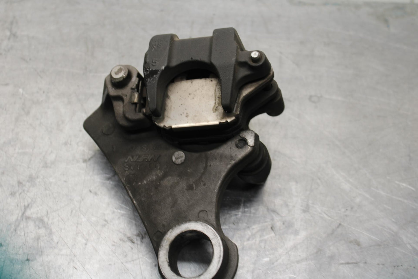 2007 Yamaha YZF R1 REAR BRAKE CALIPER W MOUNT BRACKET 5VY-2580W-12-00 BB575