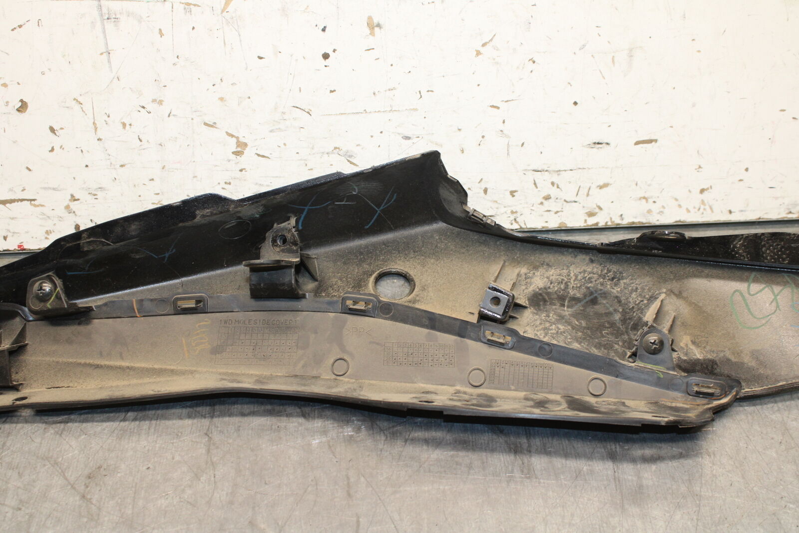 19-24 YAMAHA R3 LEFT REAR BACK TAIL FAIRING COWL SHROUD BB736