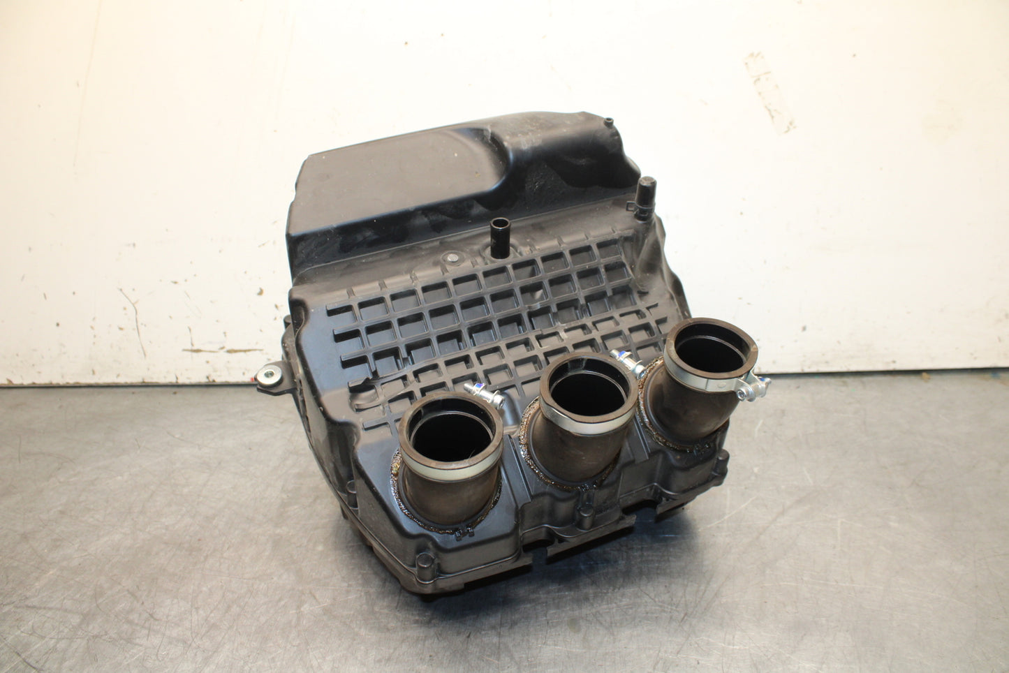 22-24 YAMAHA XSR900 AIRBOX AIR INTAKE FILTER BOX BB710