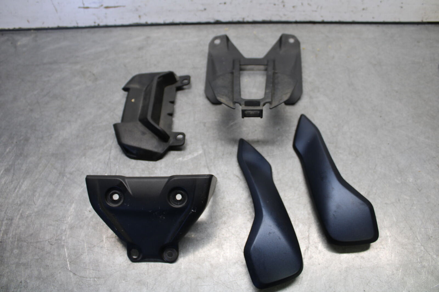 21-24 YAMAHA MT-07 MISCELLANEOUS PANELS COVERS TRIM  COWLS BB662