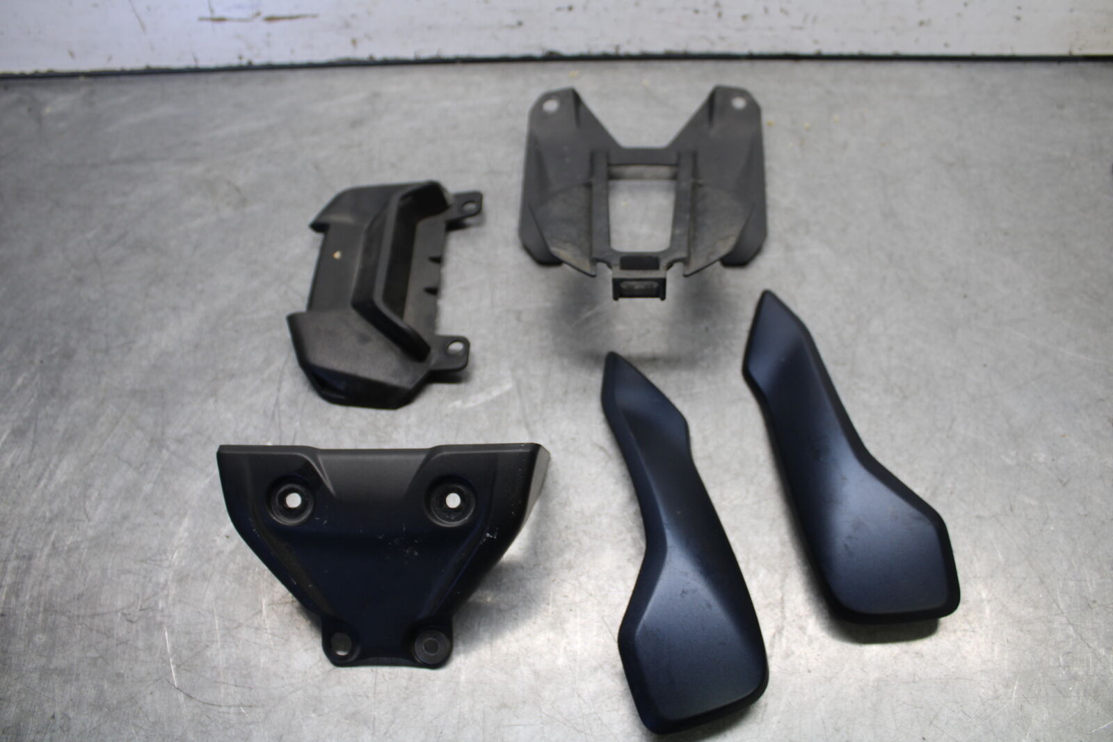 21-24 YAMAHA MT-07 MISCELLANEOUS PANELS COVERS TRIM  COWLS BB662