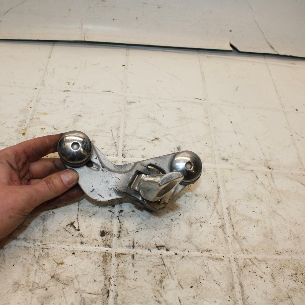 93 SUZUKI KATANA 600 GSX600F RIGHT REARSET REAR SET DRIVER FOOT PEG BB400