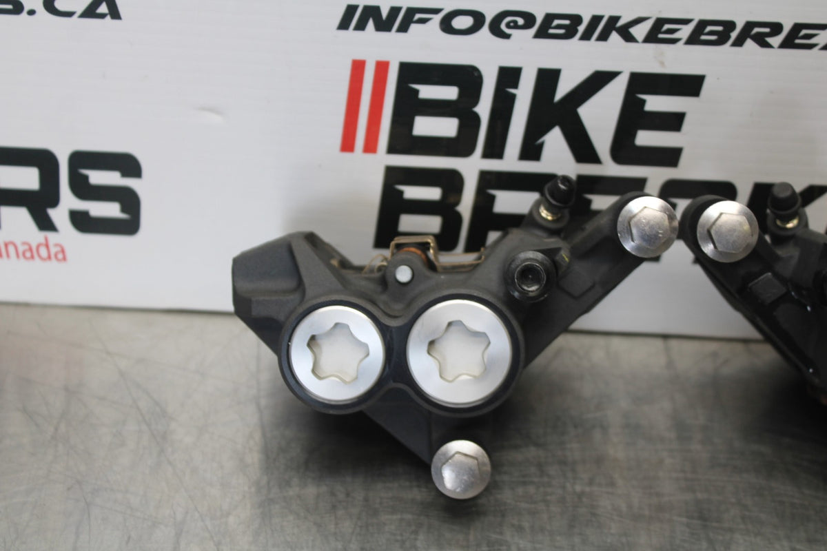 23-24 YAMAHA MT-07 RIGHT LEFT FRONT BRAKE CALIPER SET PAIR CALIPERS BB194