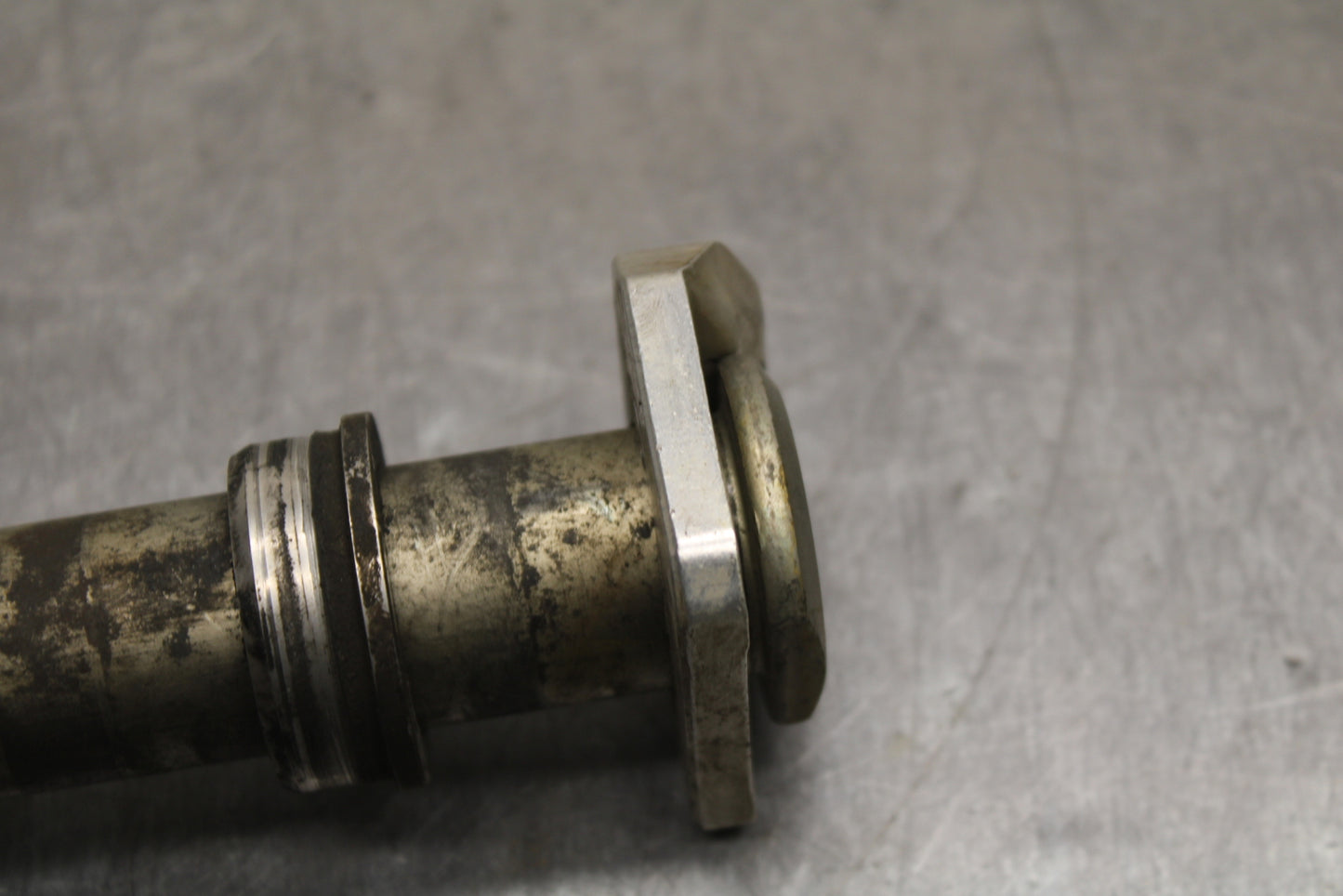 08-10 SUZUKI GSXR 600 REAR AXLE BACK WHEEL RIM PIVOT BOLT AXEL BB132