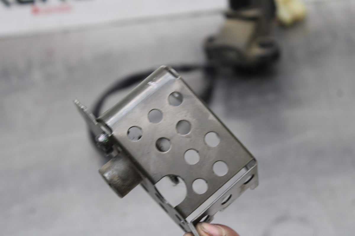 05-06 KAWASAKI NINJA ZX6R IGNITION LOCK AND SEAT LOCK BB877