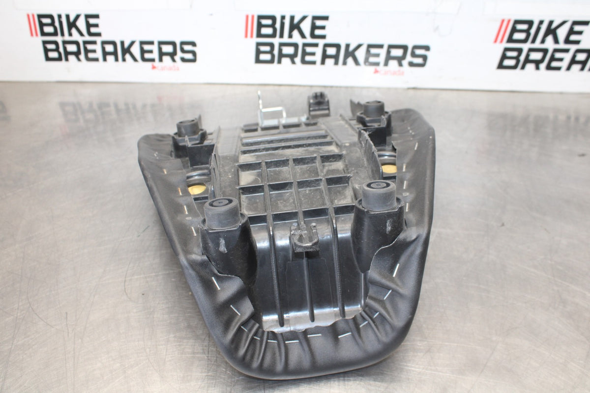 15-17 YAMAHA FJ09 FRONT DRIVERS SEAT PAD SADDLE PILLION BB906