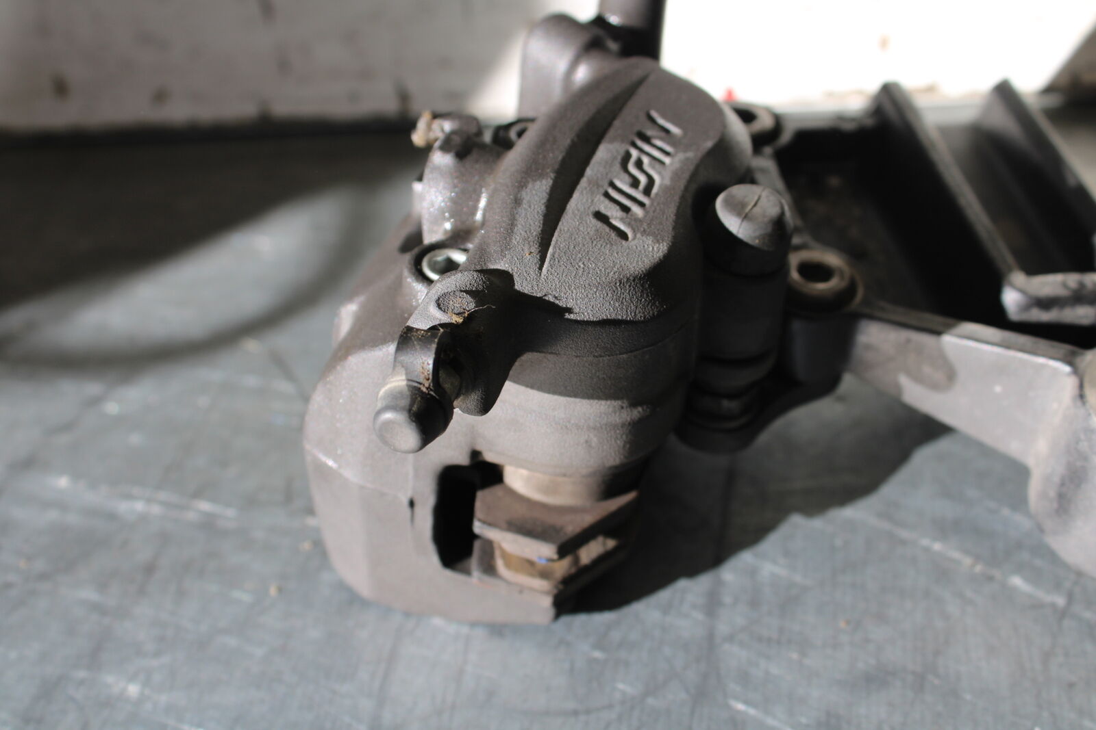 19-22 KAWASAKI Z400 REAR BACK BRAKE CALIPER W MOUNT BRACKET BB708