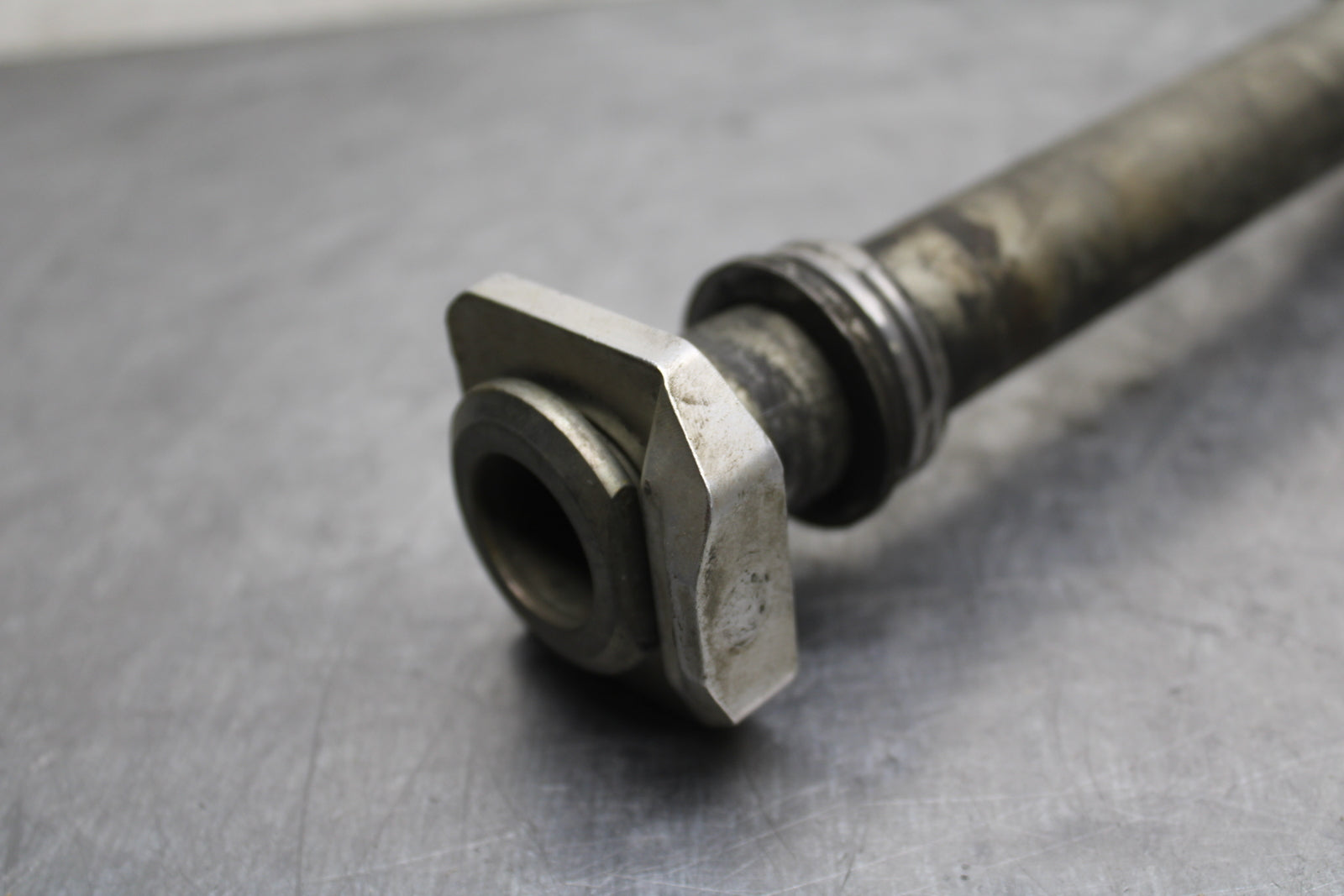 08-10 SUZUKI GSXR 600 REAR AXLE BACK WHEEL RIM PIVOT BOLT AXEL BB132