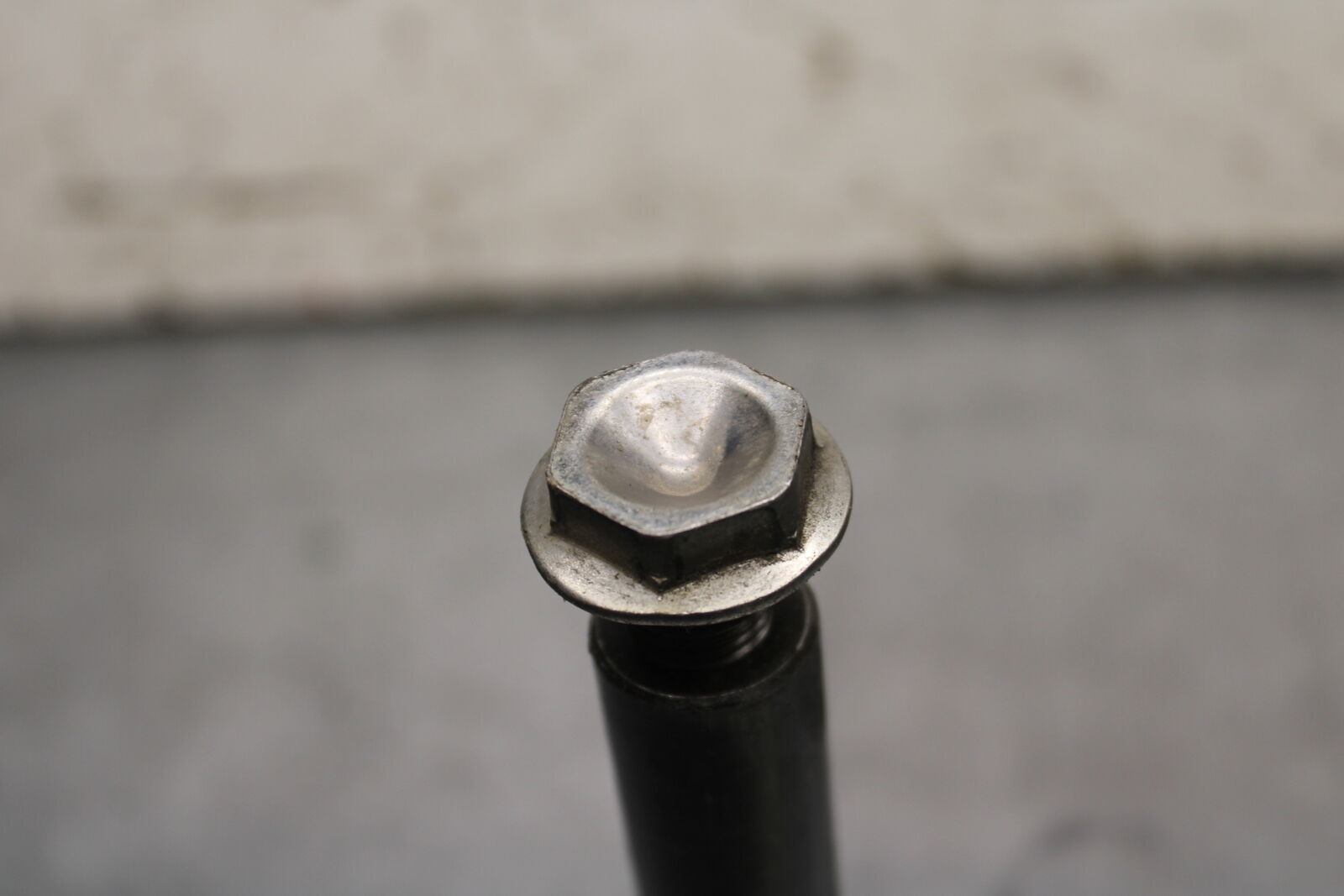 06-07 YAMAHA YZF R6 FRONT WHEEL RIM AXLE PIVOT BOLT BB742